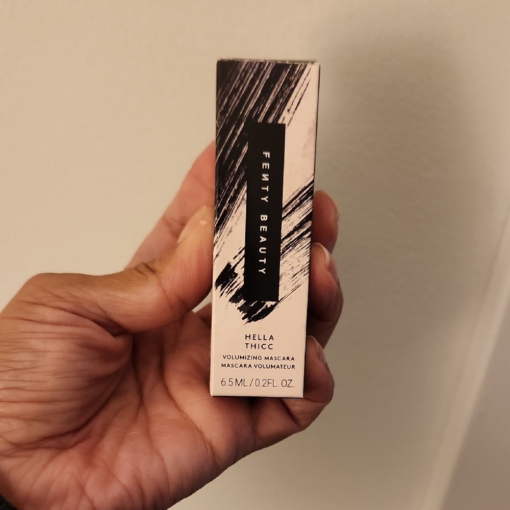 Fenty Beauty Hella Thicc Mascara in Black